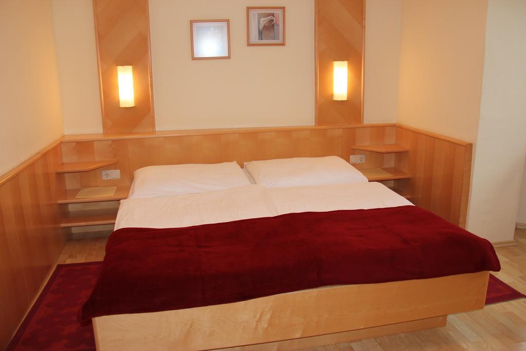 Haus Renee Bed & Breakfast Podersdorf am See Room photo