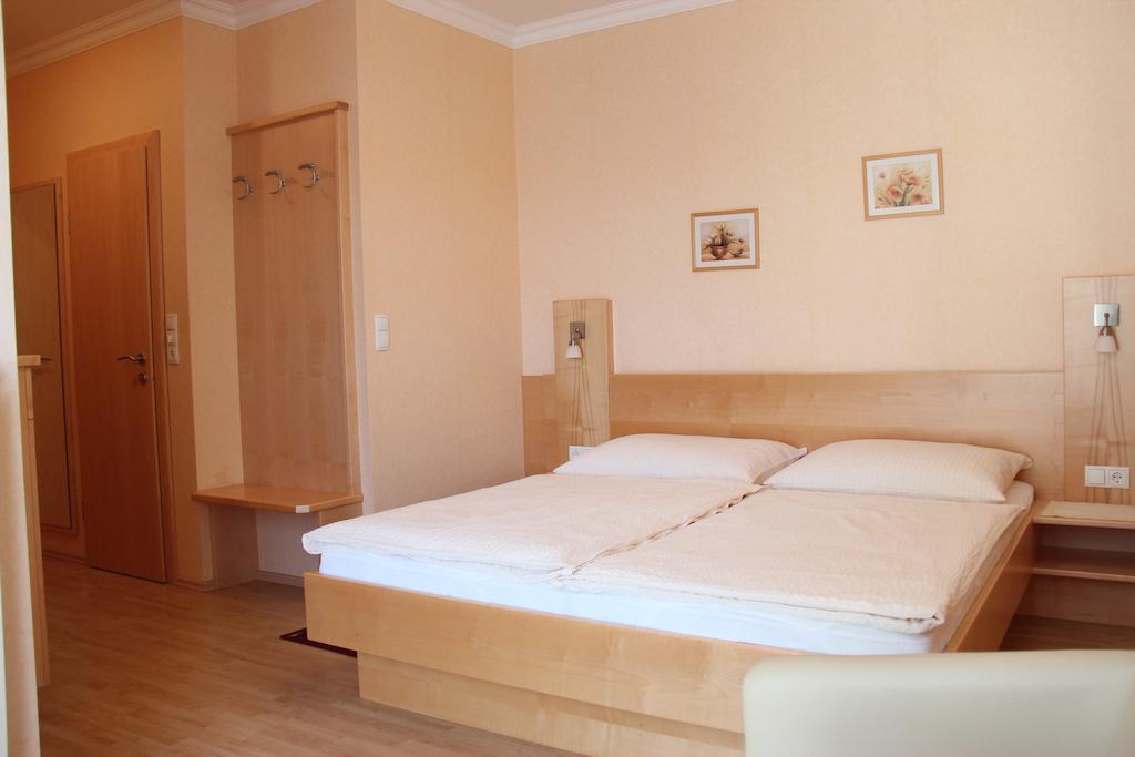 Haus Renee Bed & Breakfast Podersdorf am See Room photo