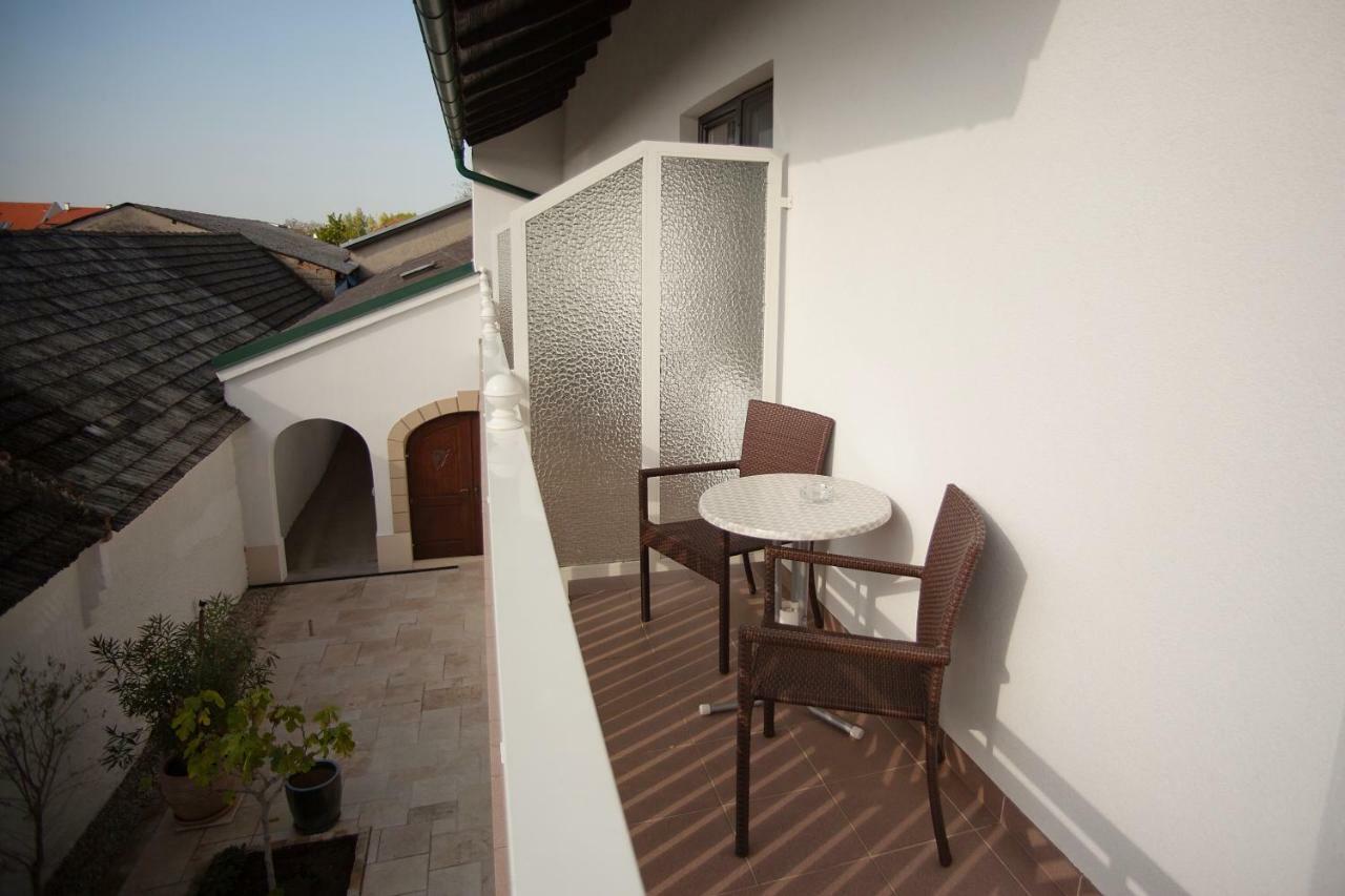 Haus Renee Bed & Breakfast Podersdorf am See Exterior photo